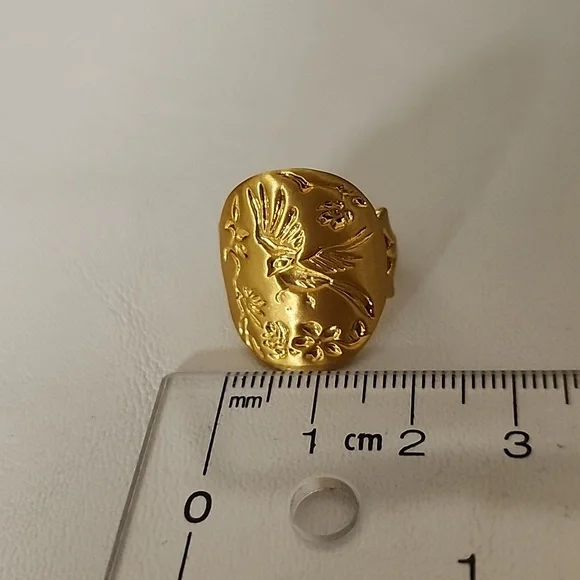Elegant Gold Bird Motif Ring - Picture 7 of 8